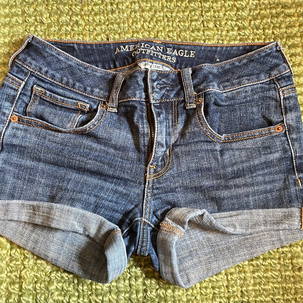 AMERICAN EAGLE SUPERSTRETCH short shorts! Size 4 but fit like a 2!!
